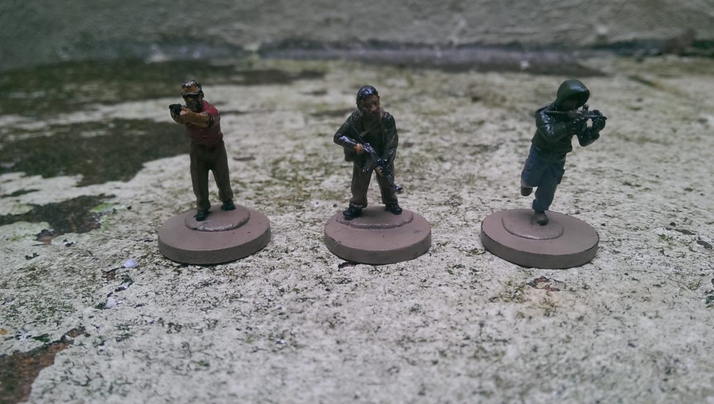 My latest painted set. CIA station chief in his hawaiian, a local South African fixer and an under cover MI6 agent about to make a run for it. And these are the good guys...